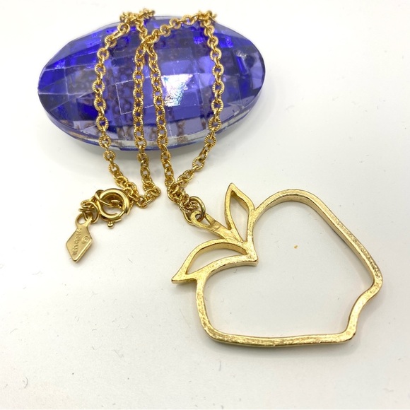 SARAH COV Vintage Goldtone Big Apple Necklace - Picture 9 of 9